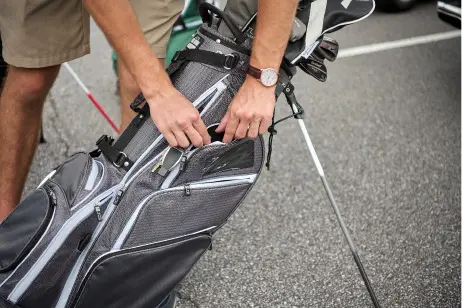 Organization in your golf bag with smart phone pocket and keyclip by JCR