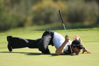 golfer looking at the putts